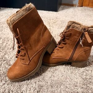 Universal Thread Tan Lace-Up Boots